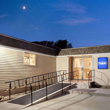 Travelodge By Wyndham Edgemont Экстерьер фото